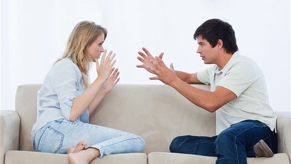 علامات كذب الزوج على زوجته