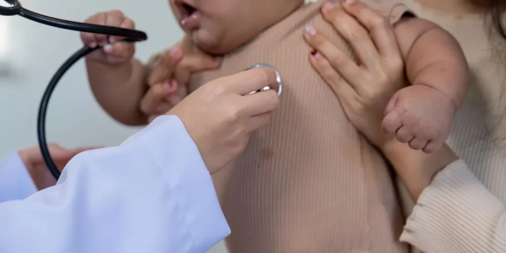 الفرق بين الحساسية الصدرية ونزلة البرد العادية