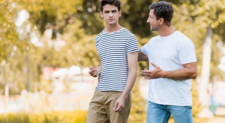 كيفية التعامل الأسري مع مرحلة المراهقين