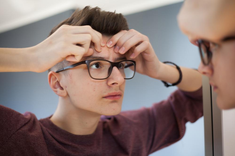 مراحل البلوغ لدى الذكور والإناث