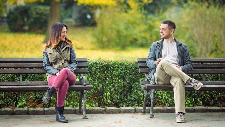 كيف تجعل فتاة تقع في حبك من النظرة الأولى