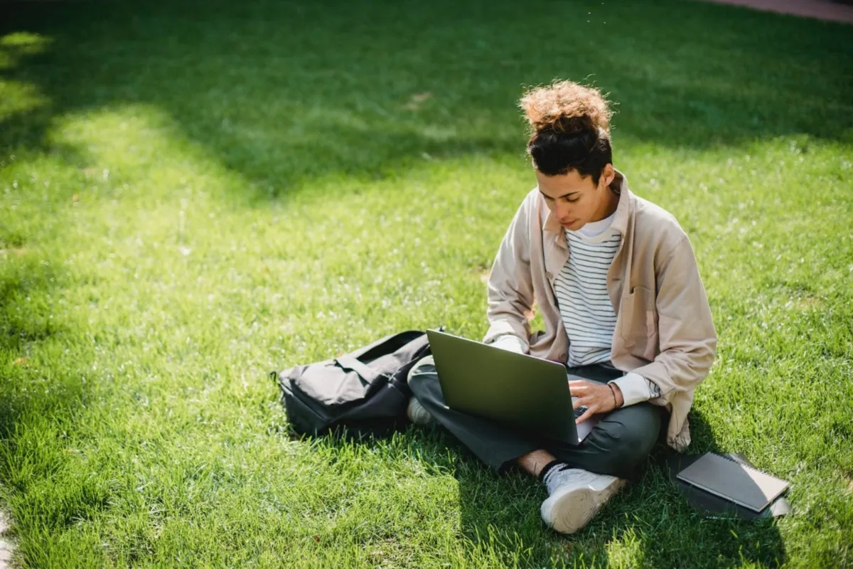 كيف تصبح مشهورًا في الجامعة