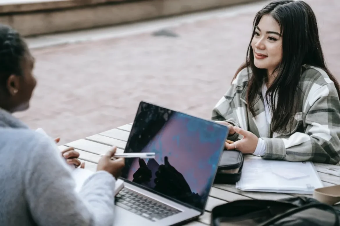 كيف تصبح مشهورًا في الجامعة