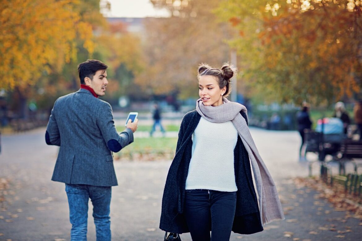 كيف تجعل فتاة تقع في حبك من النظرة الأولى
