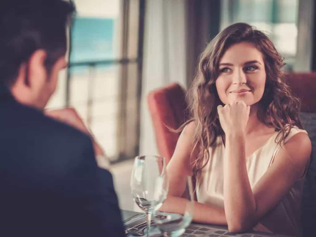 أشياء تهتم بها الفتاة في اللقاء الأول