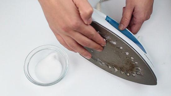 تنظيف فتحات المكواة